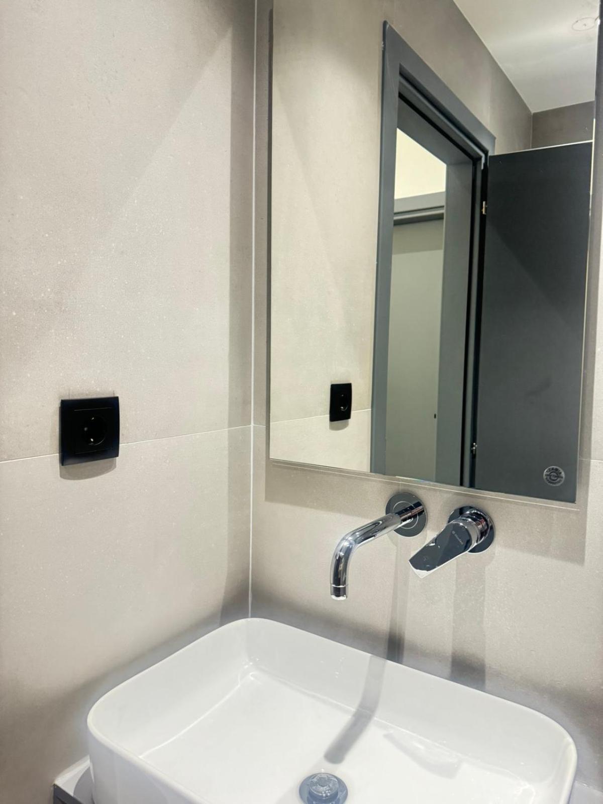 Luna-Your Urban Stay Salonicco Esterno foto