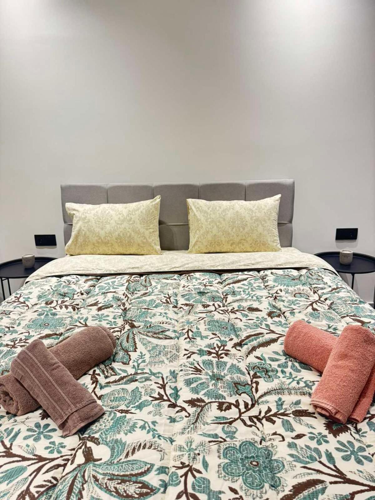 Luna-Your Urban Stay Salonicco Esterno foto